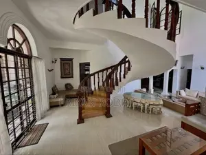 Modern luxury 2 storied 04 Bedroom House in Bambalapitiya for Sale