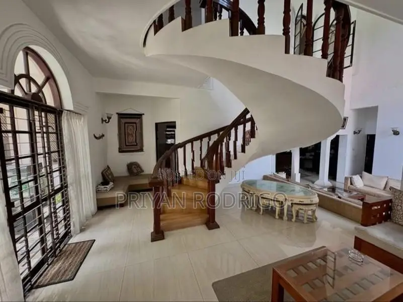 Modern luxury 2 storied 04 Bedroom House in Bambalapitiya for Sale