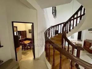 Modern luxury 2 storied 04 Bedroom House in Bambalapitiya for Sale