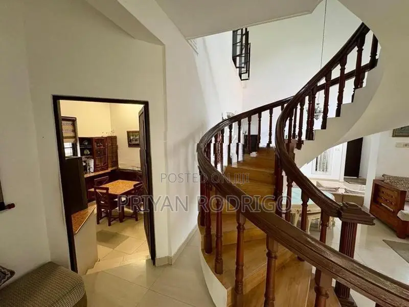 Modern luxury 2 storied 04 Bedroom House in Bambalapitiya for Sale