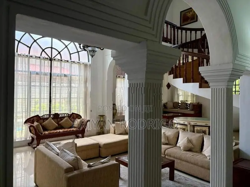 Modern luxury 2 storied 04 Bedroom House in Bambalapitiya for Sale
