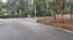 ගෝණහේන වෑබඩ පාරට මුහුණළා ඉඩමක්