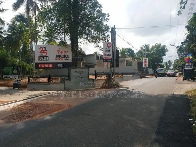 කඩවත - ඉඳිගහමුල හංදියට ළඟින් බිම් කොටසක්
