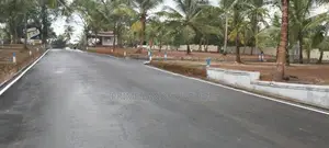 ගෝණහේන වෑබඩ පාරට මුහුණළා ඉඩමක්