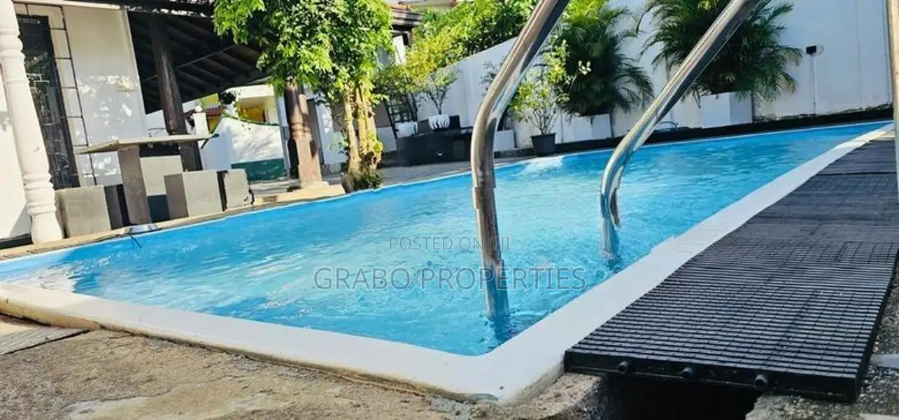 Entire Hotel Building with swimming pool for Rent in Kelaniya