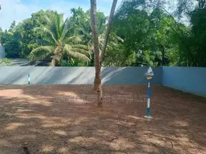 කඩවත - ඉඳිගහමුල හංදියට ළඟින් බිම් කොටසක්