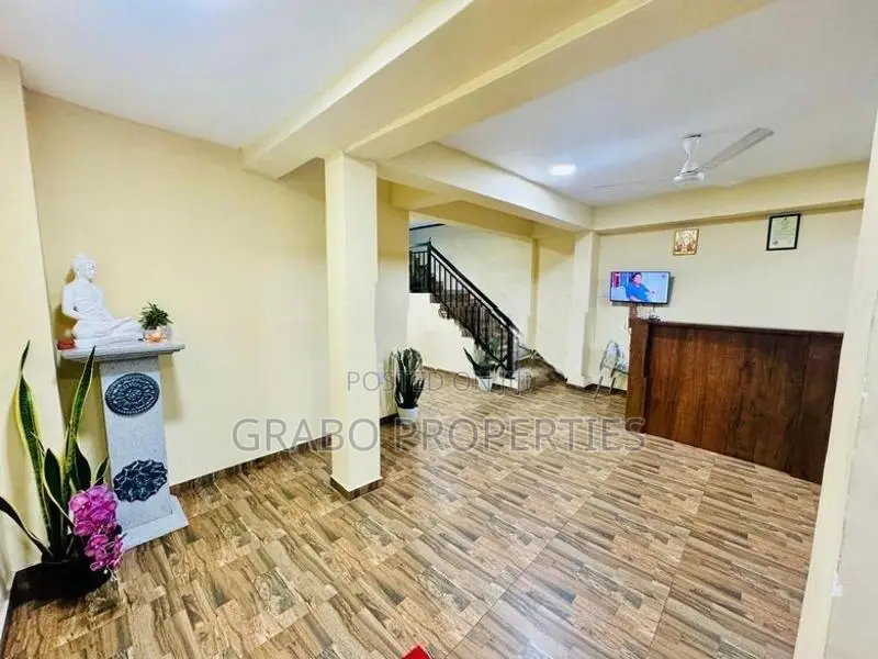 Entire Building for Accomodation near port city in Pettah colombo 1