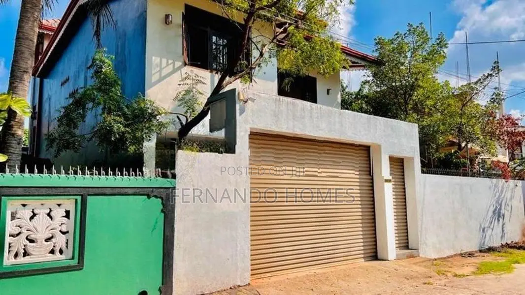Upstairs All Completed New House for Sale Negombo Dalupotha Area