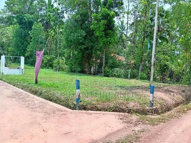 Land For Sale in Minuwangoda