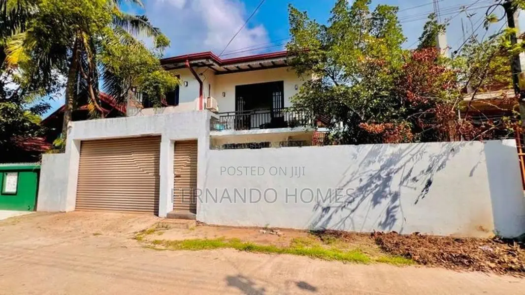 Upstairs All Completed New House for Sale Negombo Dalupotha Area