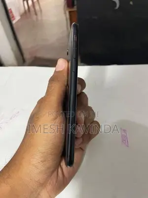 Apple iPhone SE 2 (Used)