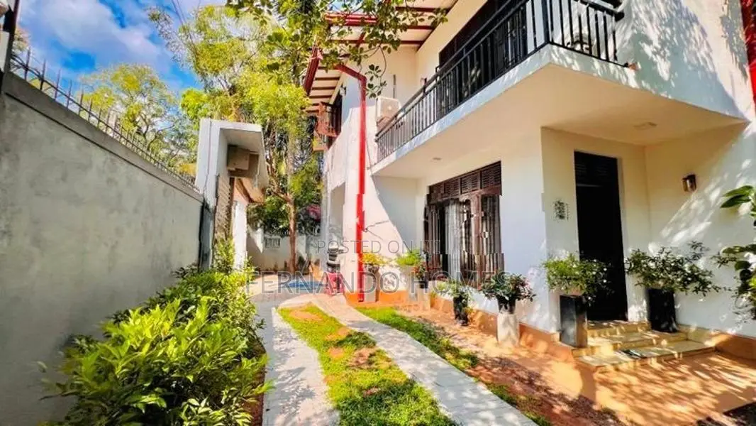 Upstairs All Completed New House for Sale Negombo Dalupotha Area