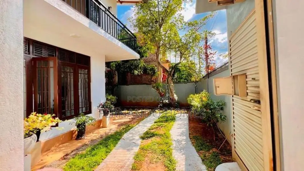 Upstairs All Completed New House for Sale Negombo Dalupotha Area