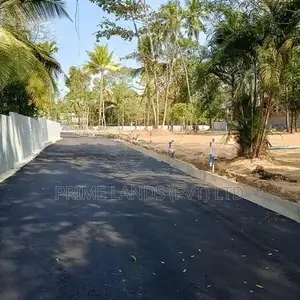 කඩවත - කොකිස්කඩේ හංදියෙන් බිම් කොටසක්