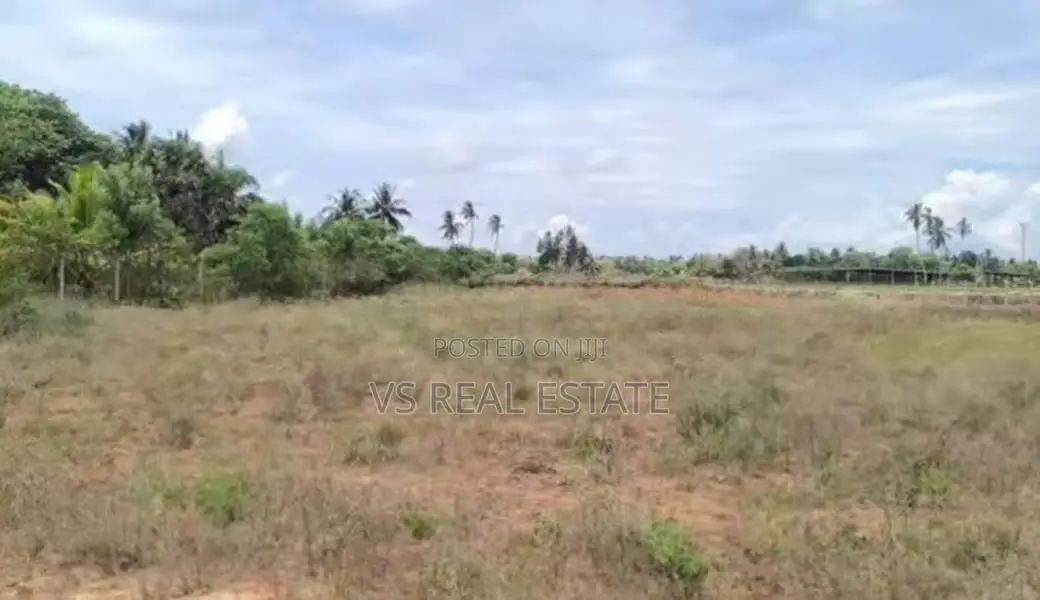 புன்னாலைக்கடுவன் பலாலி சாலை அருகில் காணி விற்பனைக்கு