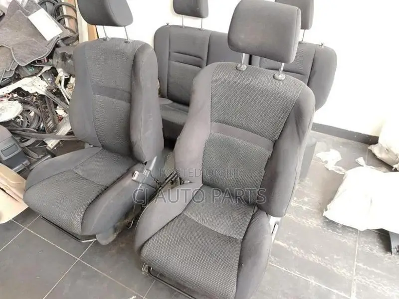 Toyota Ist NCP 60 Seat Set
