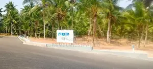 වෑබඩ මහමෙව්නා අසපුව පාරෙන් ඉඩමක්