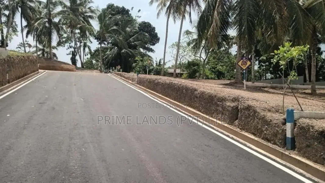 ගාල්ල කලහේ සංචාරක කලාපයෙන් බිම් කොටස්