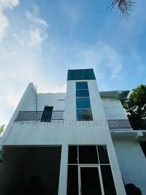Entire building for rent in Nugegoda