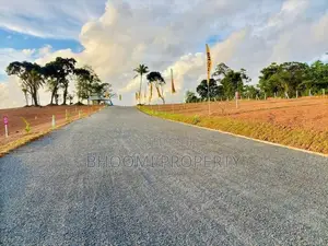 කළුතර නගරයේන් බිම් කොටස්