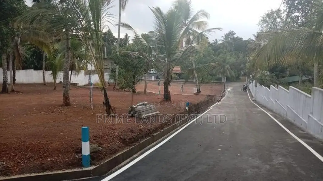 ගාල්ල කලහේ සංචාරක කලාපයෙන් බිම් කොටස්