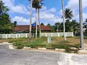 මාතර සංචාරක පුරවරයෙන් බිම් කොටස්