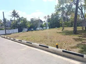 මාතර සංචාරක පුරවරයෙන් බිම් කොටස්