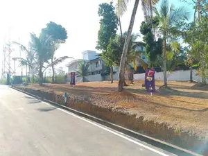 උණවටුන සංචාරක කලාපයට ළඟින් ඉඩම්