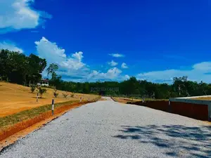 අලුත්ගම මතුගම ප්‍රධාන බස් පාරට මුහුණලා බිම් කොටස