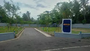 මීගමුව පාරට ඇවිද යන දුරින් කටුනයක ඉඩමක් විකිණීමට