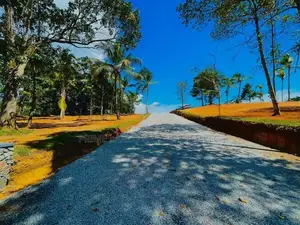 අලුත්ගම මතුගම ප්‍රධාන බස් පාරට මුහුණලා බිම් කොටස