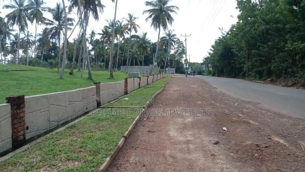 මාතර නව නගරයෙන් ඉඩමක්