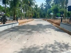 210 බස් පාරට මුහුණළා ඉඳිගහමුලින් ඉඩමක්