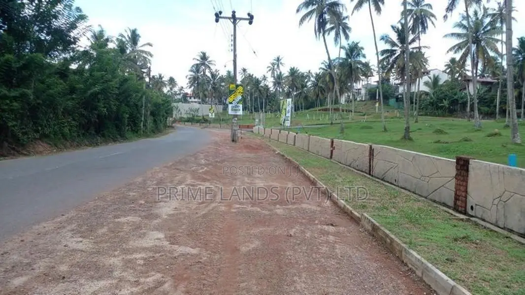 මාතර නව නගරයෙන් ඉඩමක්