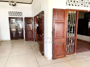 Land for sale with an old house in Mount lavinia