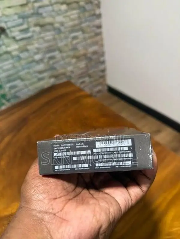 Samsung Galaxy S25 Ultra 12GB 256GB 5G (Brand New)