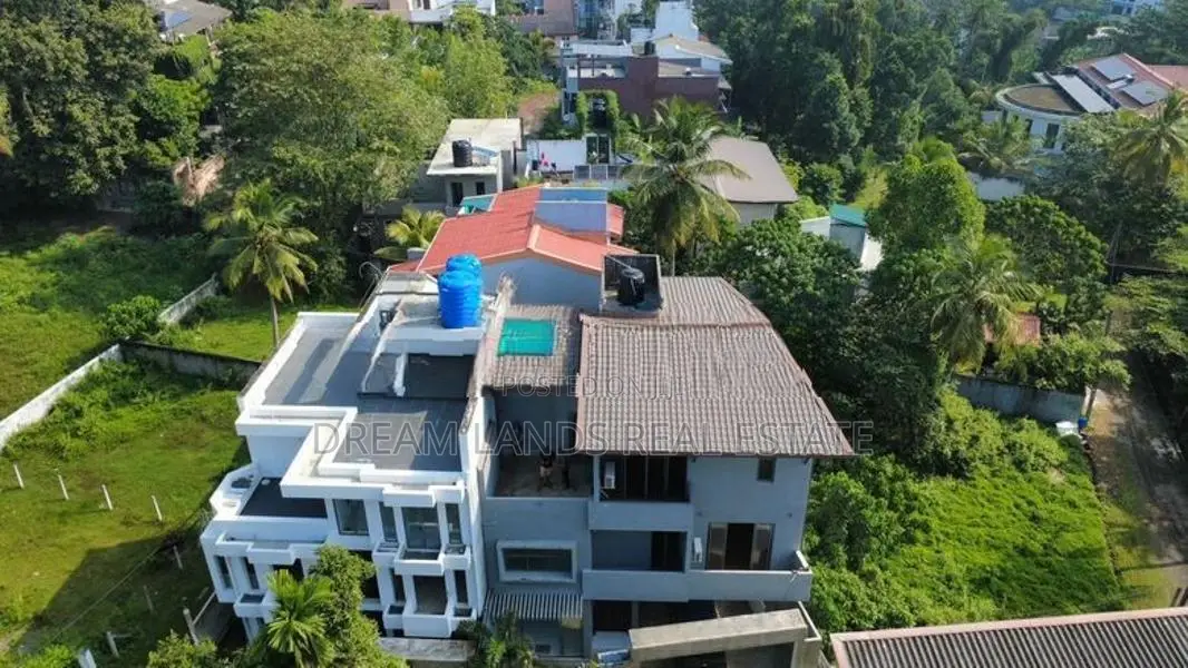 3story stand along house on rent batharamulla