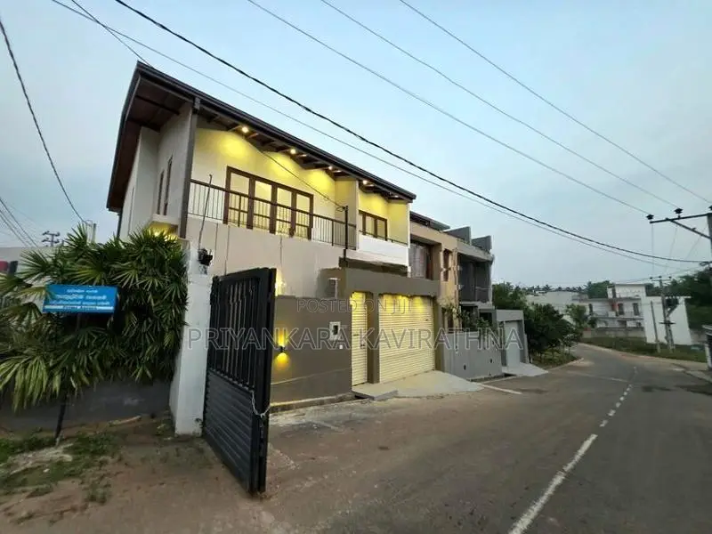නවීන පන්නයේ සුකෝපබෝගී අලුත්ම දෙමහල් නිවස විකිනීමට