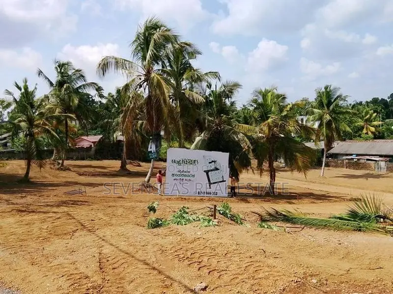රිලාවලින් සුපිරි නේවාසික බිම් කොටස් විකිණීමට
