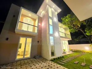 පිලියන්දල ටවුමෙන් සුකෝපබෝගී අලුත්ම දෙමහල් නිවසක් විකිනීමට (With Pool)