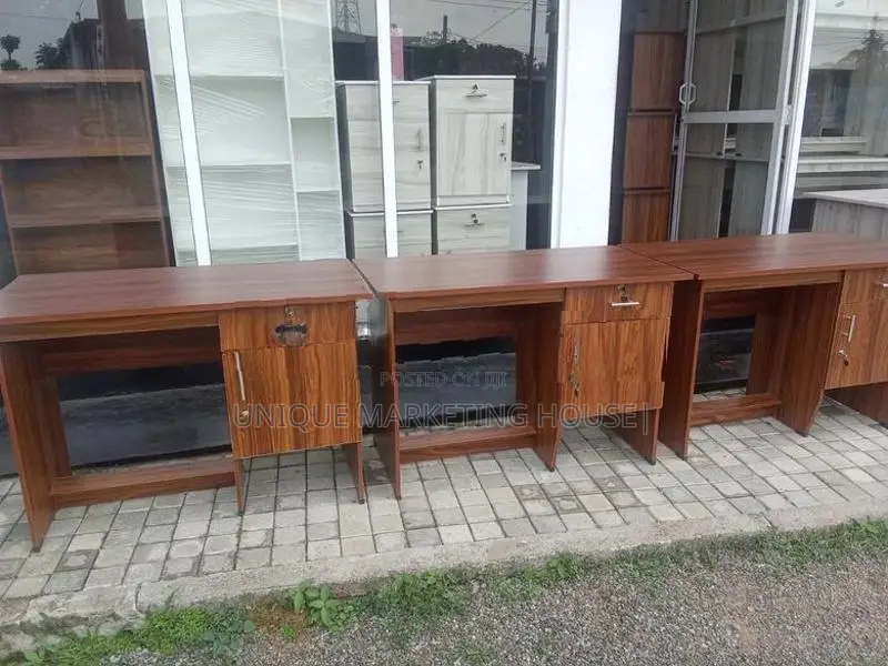 MODERN MELAMINE UNIQUE OFFICE TABLES