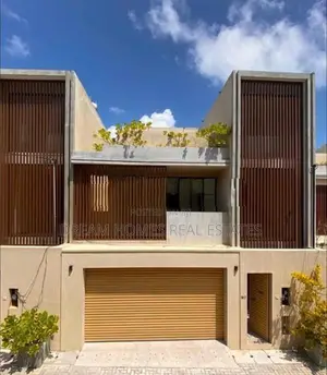 Spacious 4BR Luxury Home with Lake View Mount lavinia
