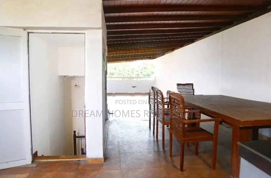Modern 5 Bedroom House with Rooftop Terrace Mount Lavinia