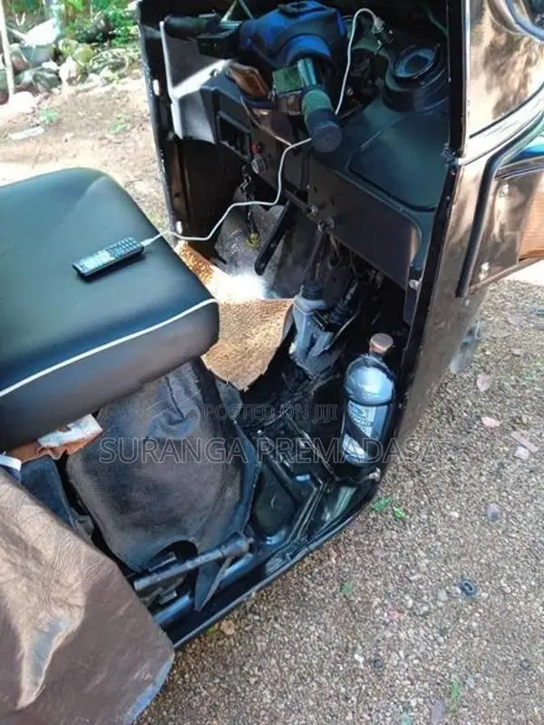 Bajaj RE 2014