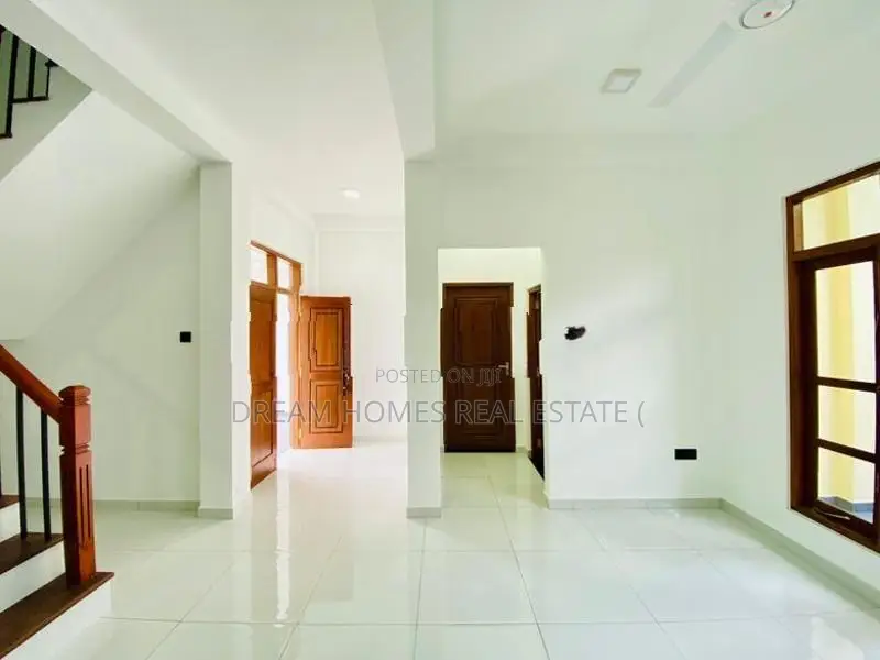 Luxury House for Sale in Athurugiriya