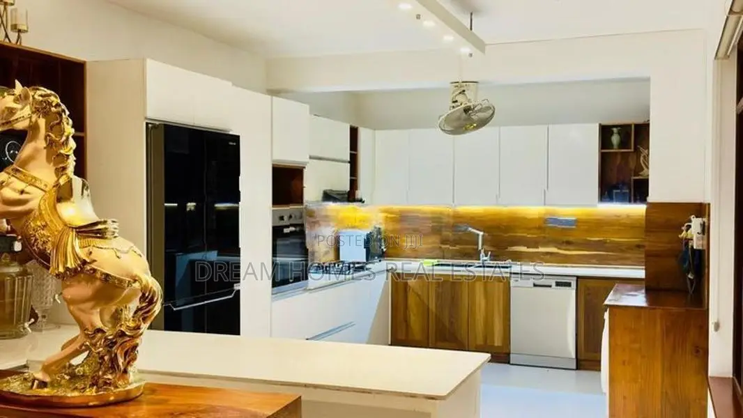 Fully Furnished Luxury House with Gym – Kadawatha