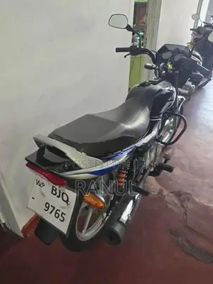 Bajaj CT100 2025