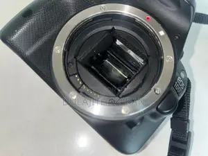 Canon 100D with LENS