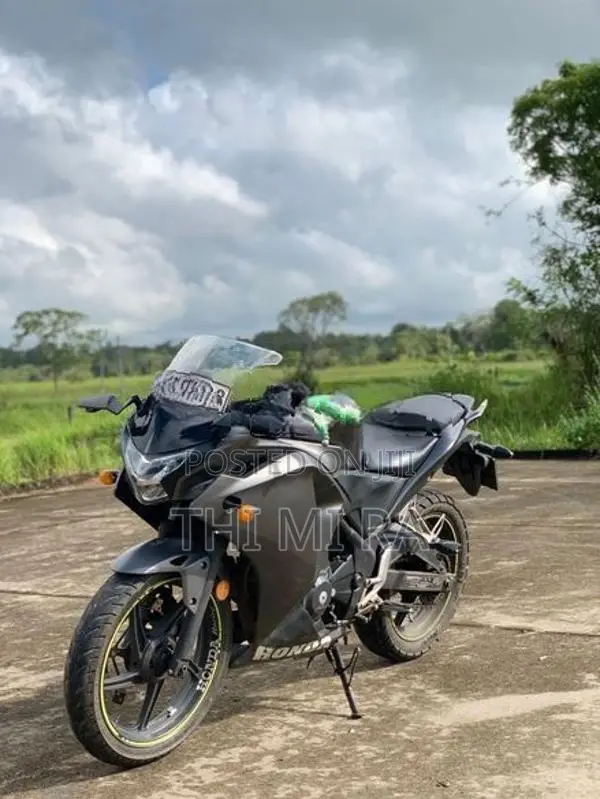 Honda CB250R 2020