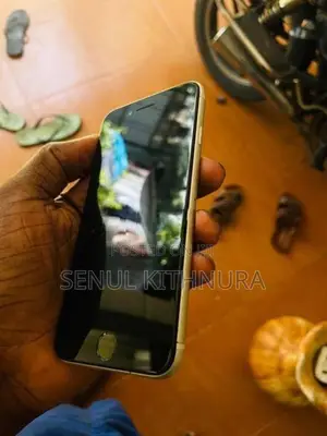 Apple iPhone SE 3 (Used)